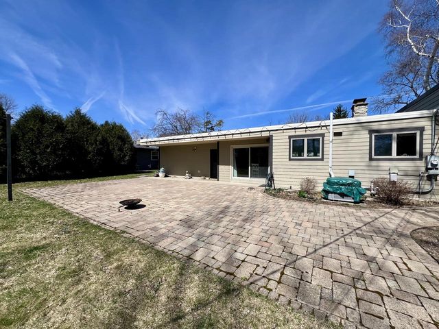 2115 Greenwood ROAD, Glendale, WI 53209