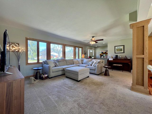 2115 Greenwood ROAD, Glendale, WI 53209