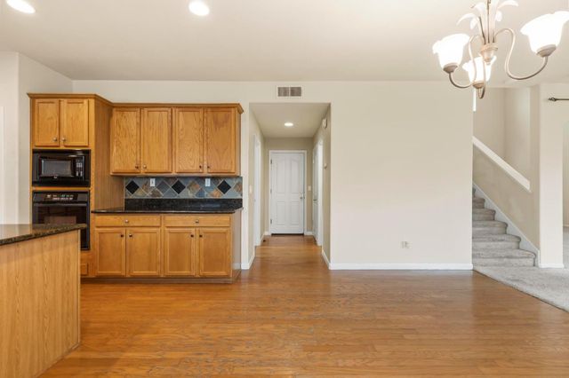 1740 Hiawatha Dr, Roseville, CA 95747