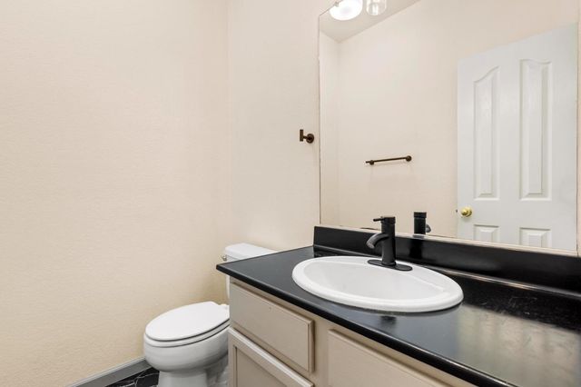 1740 Hiawatha Dr, Roseville, CA 95747