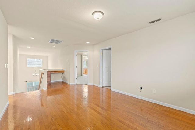 1740 Hiawatha Dr, Roseville, CA 95747