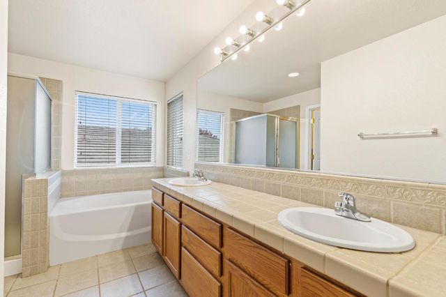 1740 Hiawatha Dr, Roseville, CA 95747