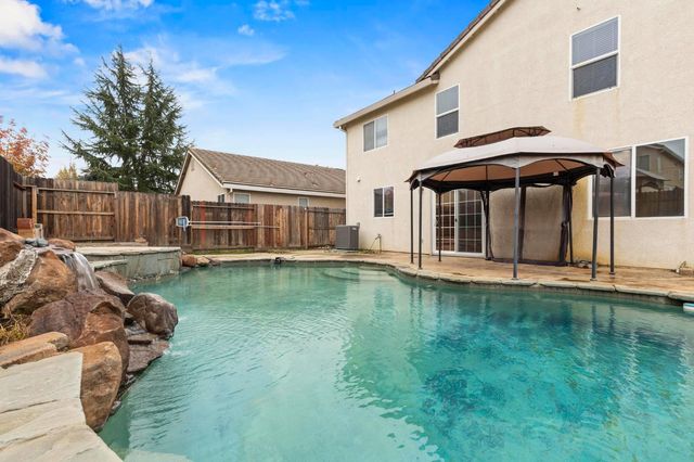 1740 Hiawatha Dr, Roseville, CA 95747