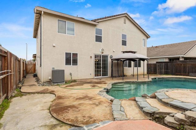 1740 Hiawatha Dr, Roseville, CA 95747