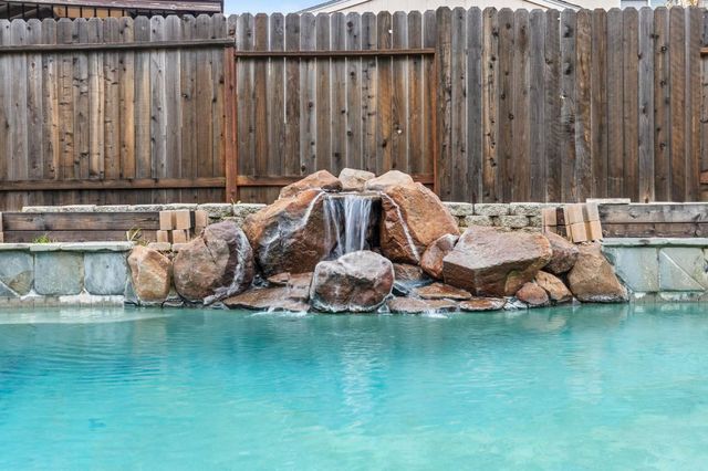 1740 Hiawatha Dr, Roseville, CA 95747