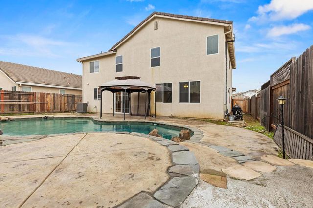 1740 Hiawatha Dr, Roseville, CA 95747