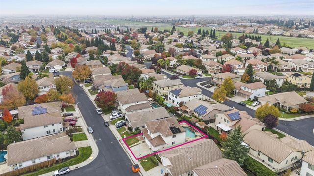 1740 Hiawatha Dr, Roseville, CA 95747