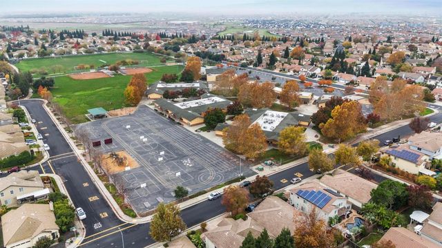 1740 Hiawatha Dr, Roseville, CA 95747