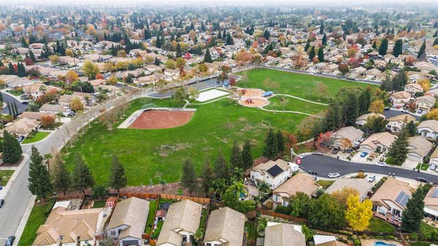 1740 Hiawatha Dr, Roseville, CA 95747