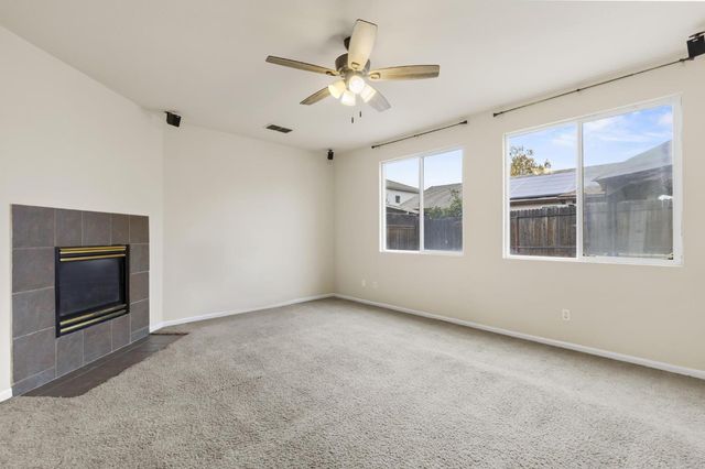 1740 Hiawatha Dr, Roseville, CA 95747