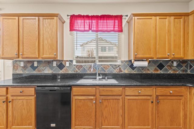 1740 Hiawatha Dr, Roseville, CA 95747