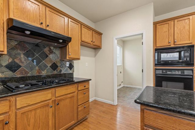 1740 Hiawatha Dr, Roseville, CA 95747