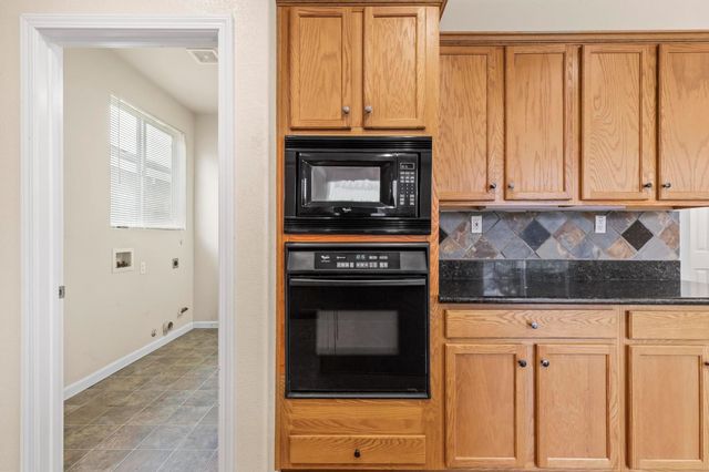 1740 Hiawatha Dr, Roseville, CA 95747