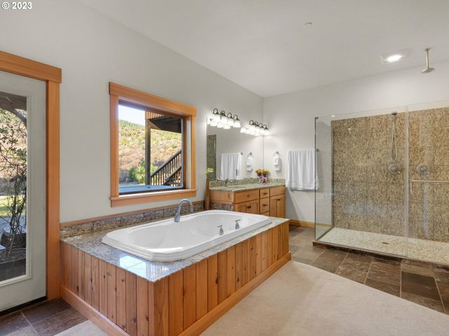 37769 HIGHWAY 26, Seaside, OR 97138