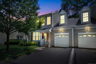48 Fieldstone Court 48, North Haven, CT 06473