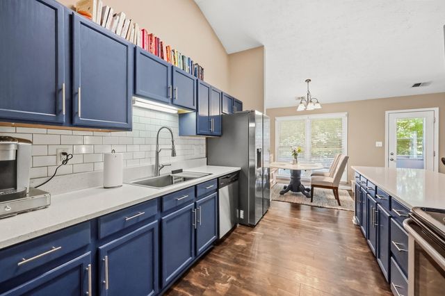 136 Hawthorne Drive, Georgetown, KY 40324