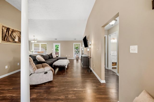 136 Hawthorne Drive, Georgetown, KY 40324