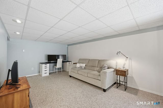 39 Schoolhouse Crossing, Wethersfield, CT 06109