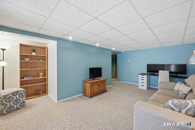 39 Schoolhouse Crossing, Wethersfield, CT 06109