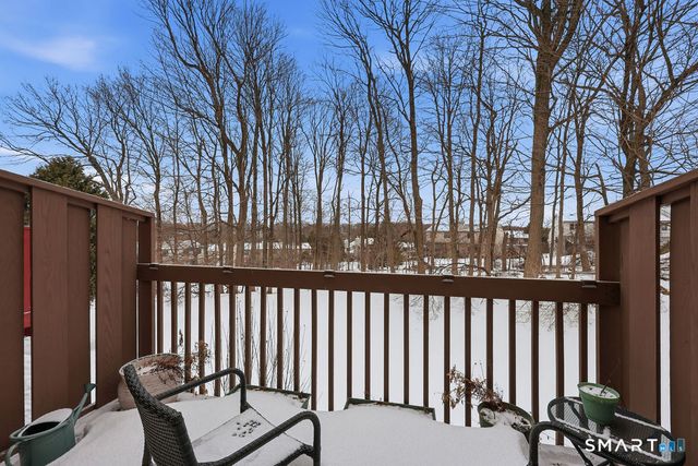 39 Schoolhouse Crossing, Wethersfield, CT 06109