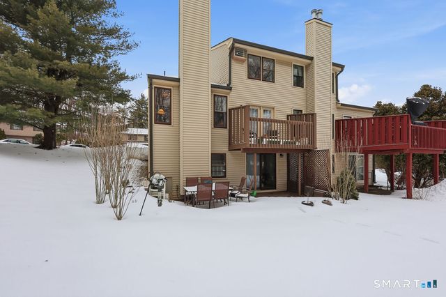 39 Schoolhouse Crossing, Wethersfield, CT 06109