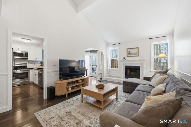 39 Schoolhouse Crossing, Wethersfield, CT 06109