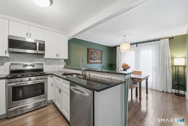 39 Schoolhouse Crossing, Wethersfield, CT 06109