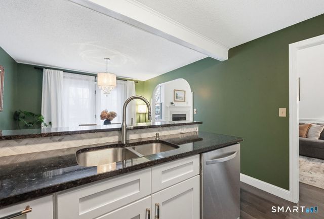 39 Schoolhouse Crossing, Wethersfield, CT 06109