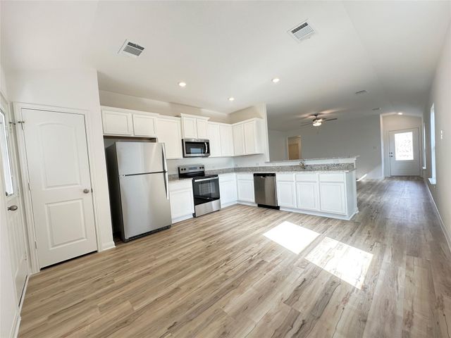 108 Paradise Canyon DR, Jarrell, TX 76537