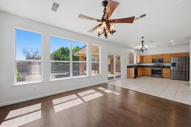 7416 Vancouver Avenue NW, Albuquerque, NM 87114