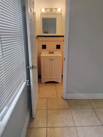 242 SE Park St 2, Dania Beach, FL 33004