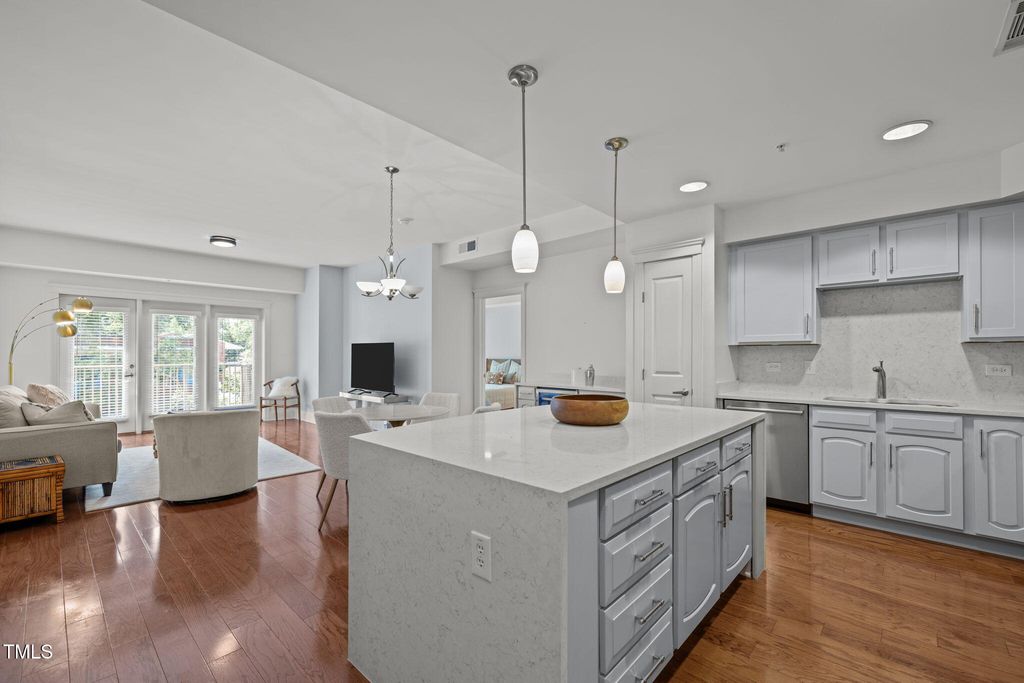 222 Glenwood Avenue 313, Raleigh, NC 27603