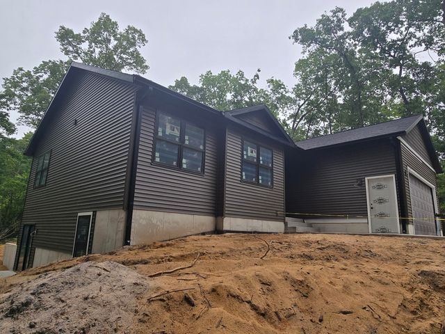 2850 Fenner Road, Laketon Twp, MI 49445