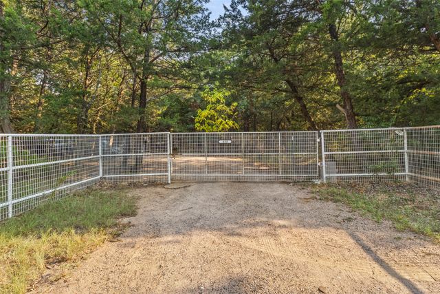 488 County Road 217, Collinsville, TX 76233