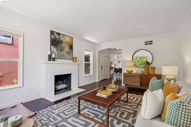 2420 Carmel St, Oakland, CA 94602