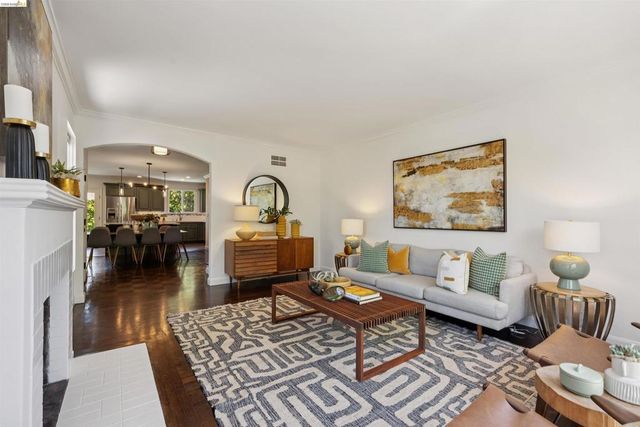 2420 Carmel St, Oakland, CA 94602