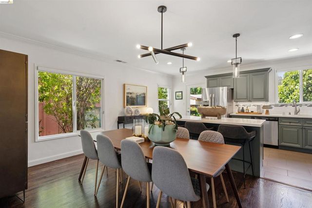 2420 Carmel St, Oakland, CA 94602