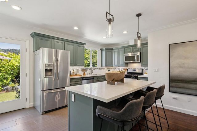 2420 Carmel St, Oakland, CA 94602
