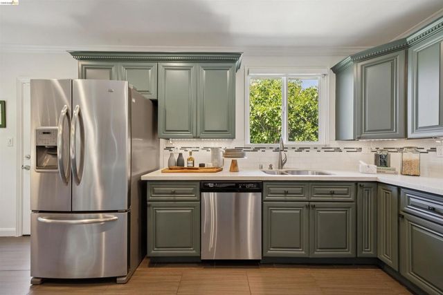 2420 Carmel St, Oakland, CA 94602