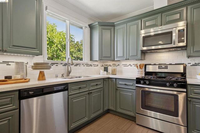 2420 Carmel St, Oakland, CA 94602