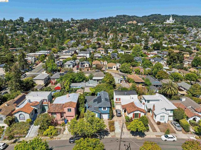 2420 Carmel St, Oakland, CA 94602