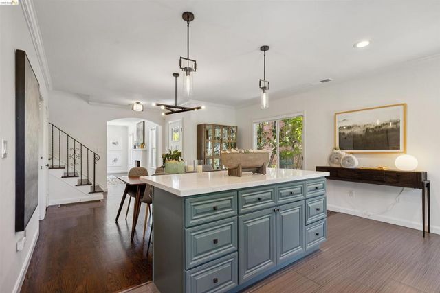 2420 Carmel St, Oakland, CA 94602