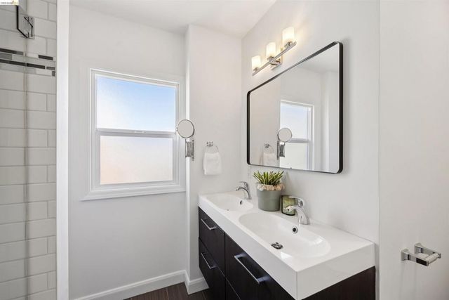 2420 Carmel St, Oakland, CA 94602