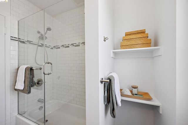 2420 Carmel St, Oakland, CA 94602