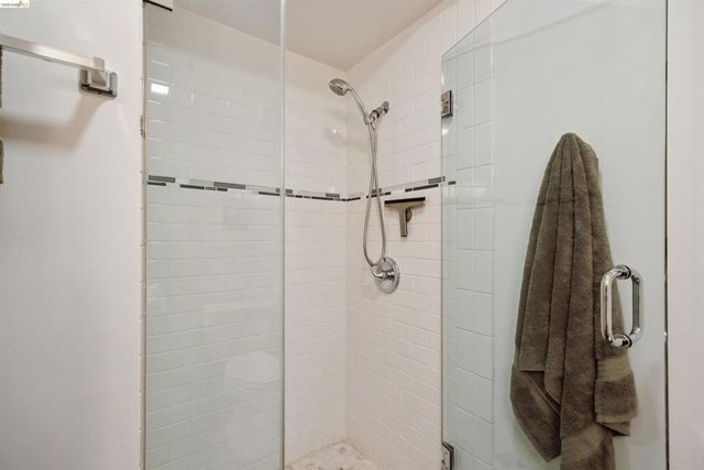 2420 Carmel St, Oakland, CA 94602