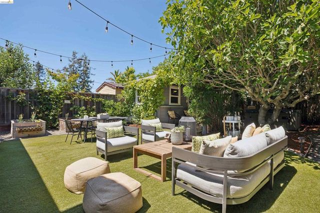 2420 Carmel St, Oakland, CA 94602