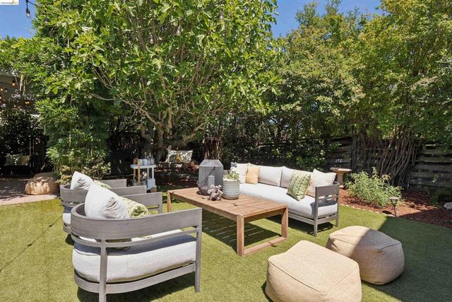 2420 Carmel St, Oakland, CA 94602