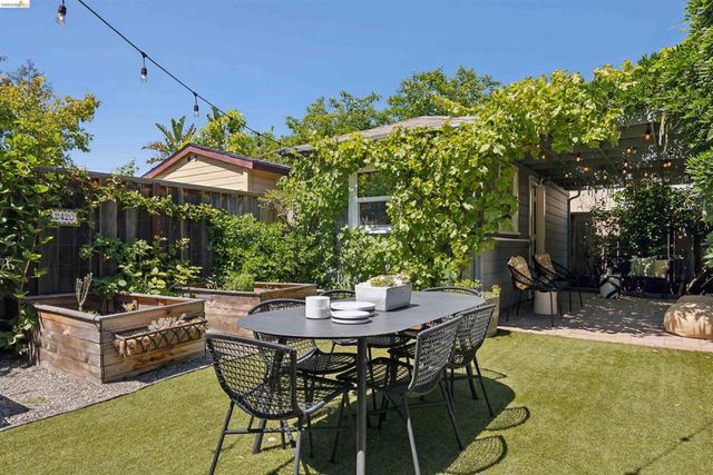 2420 Carmel St, Oakland, CA 94602