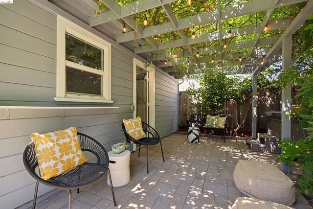 2420 Carmel St, Oakland, CA 94602
