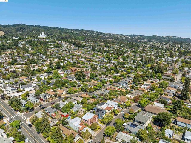 2420 Carmel St, Oakland, CA 94602